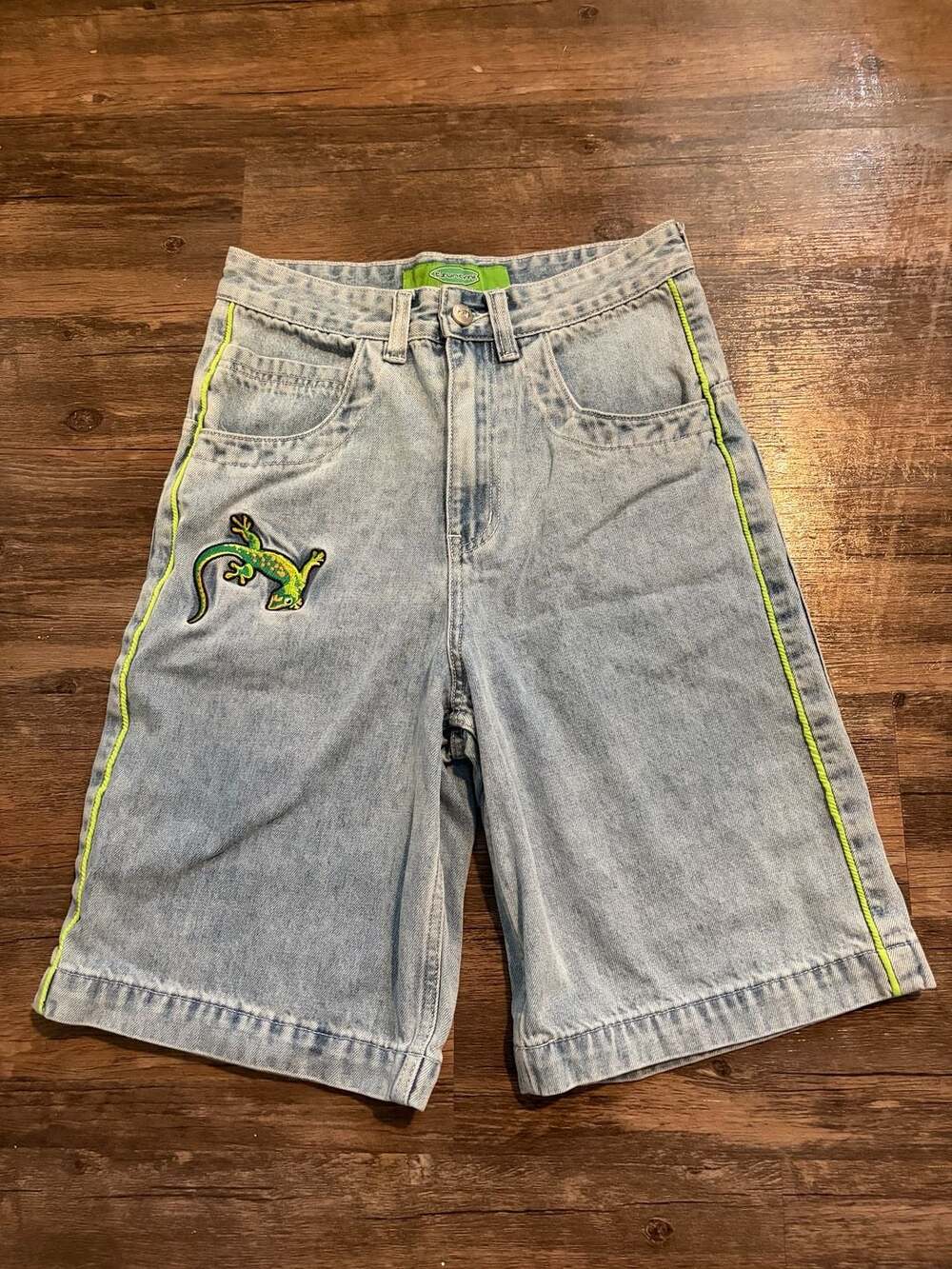 Tsunami Freestyle Jeans Size 28 Light Wash Gecko Embroidered Shorts